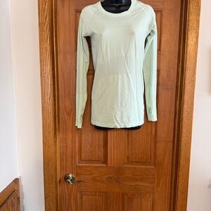 Lululemon Athletica Light Green Long Sleeve Top with Thumb holes size 6